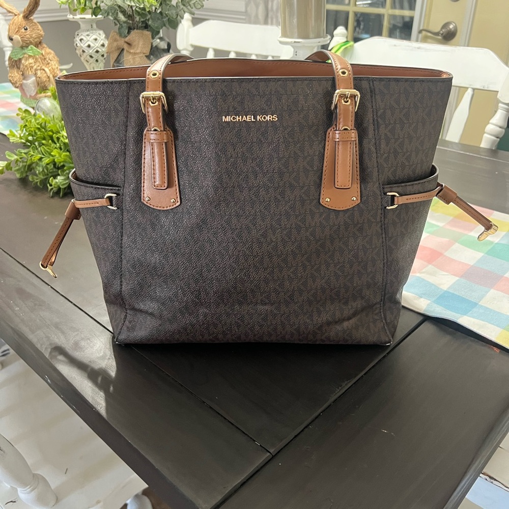 Michael Kors Voyager East West Logo Signature Tote